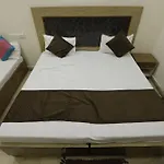 Near Taj Mahal-Basil Inn Home Saty Agra